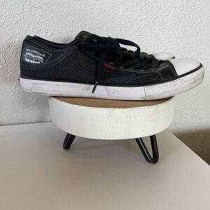 Levi’s Low Top Canvas Sneakers Size 10.5